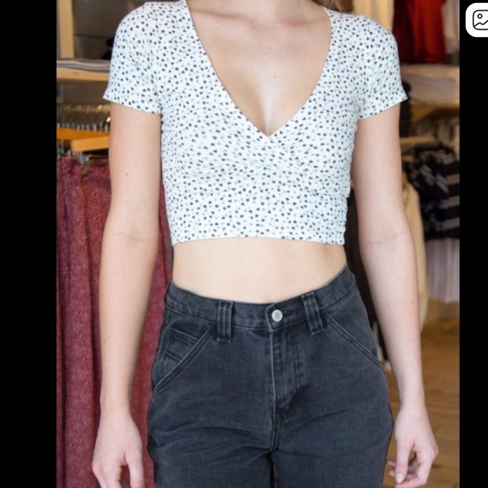Brandy Melville Amara flora cross over v neck Crop Top